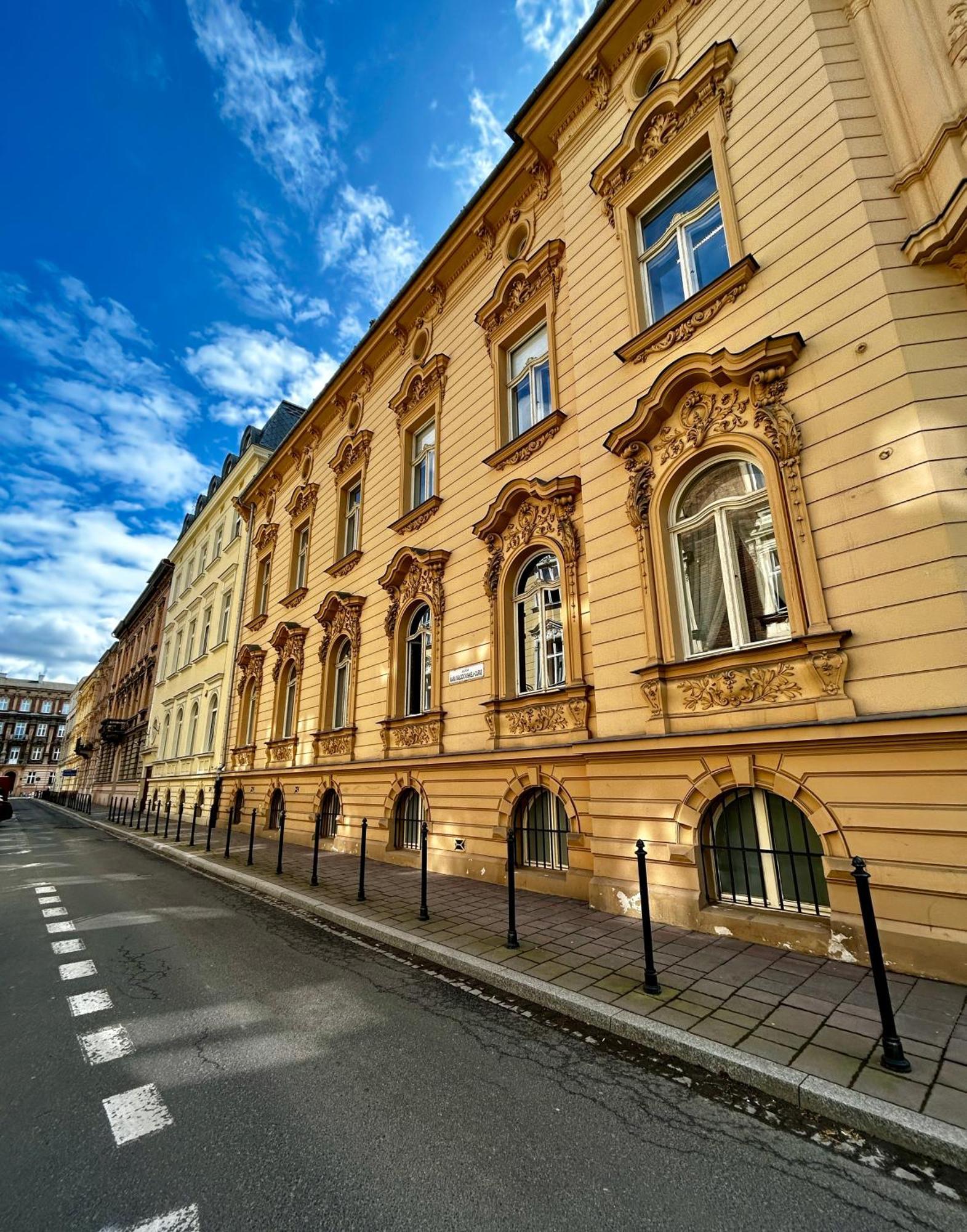 Harmony Aparthotel Cracovia Exterior foto